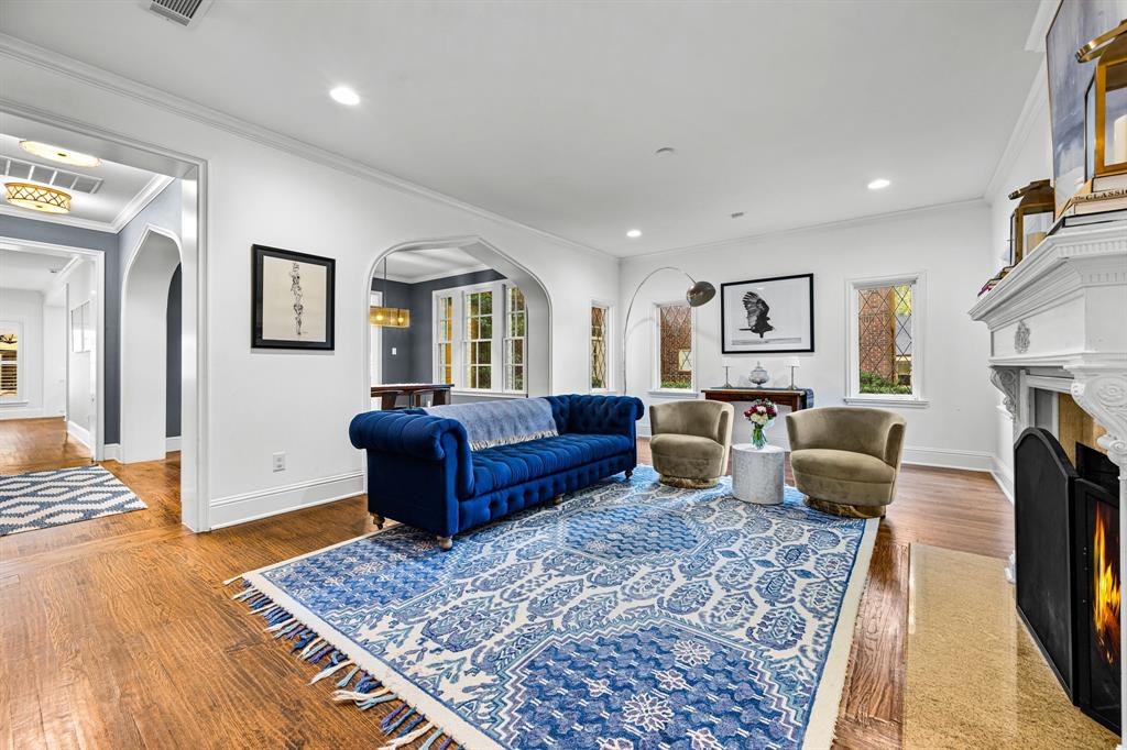 5338 Mercedes Avenue