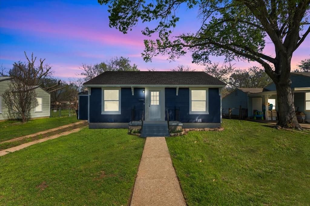 Photo of 7320 Willis Avenue, Fort Worth, TX 76116 (MLS # 21208418)