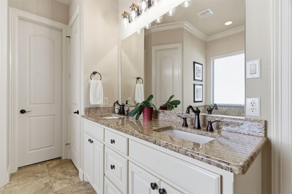 Whispering Oaks Lake Dallas - Residential