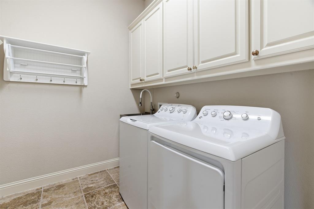 Whispering Oaks Lake Dallas - Residential