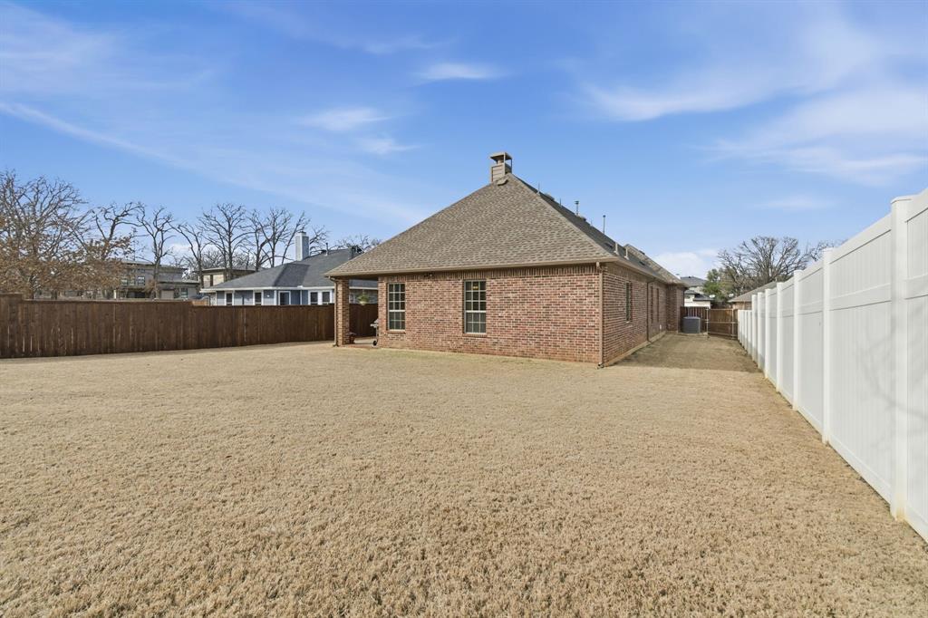 Whispering Oaks Lake Dallas - Residential