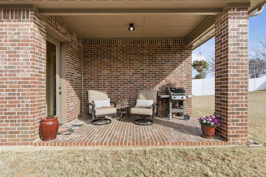 Whispering Oaks Lake Dallas - Residential