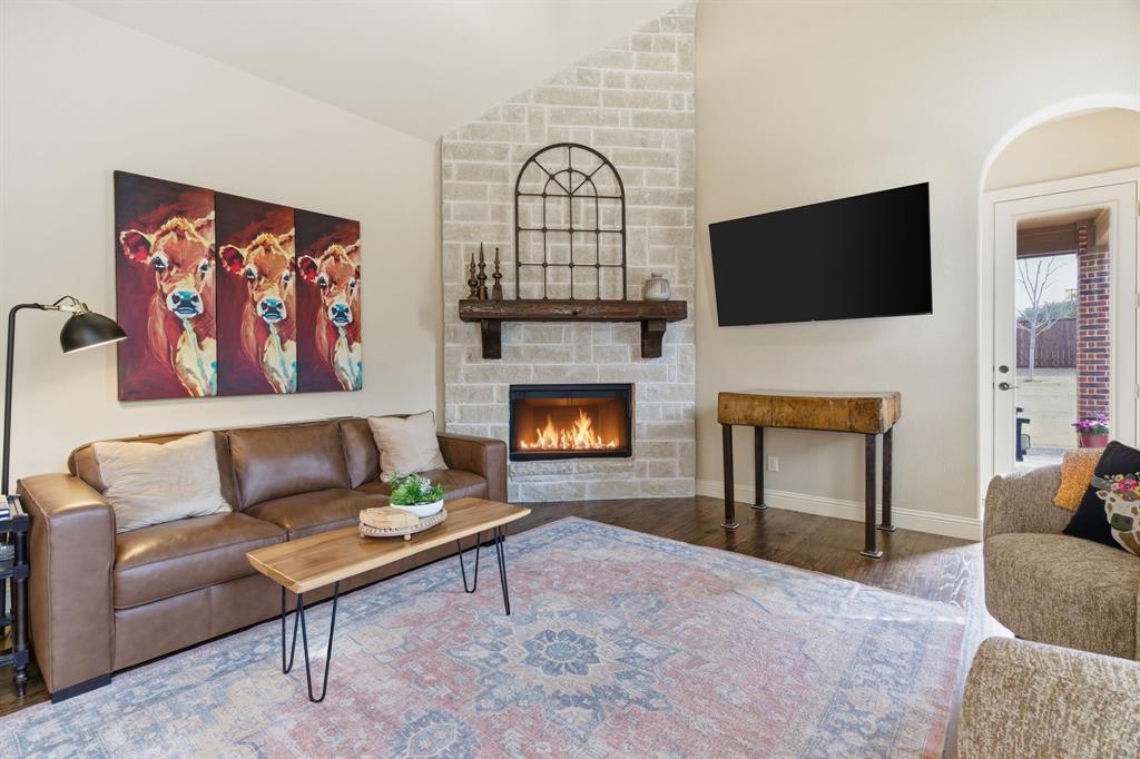 Whispering Oaks Lake Dallas - Residential