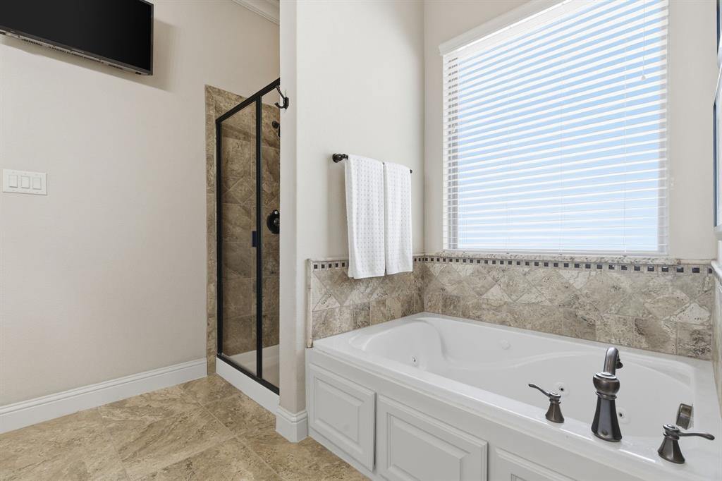 Whispering Oaks Lake Dallas - Residential