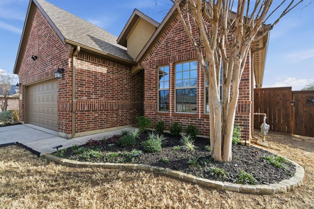 Whispering Oaks Lake Dallas - Residential