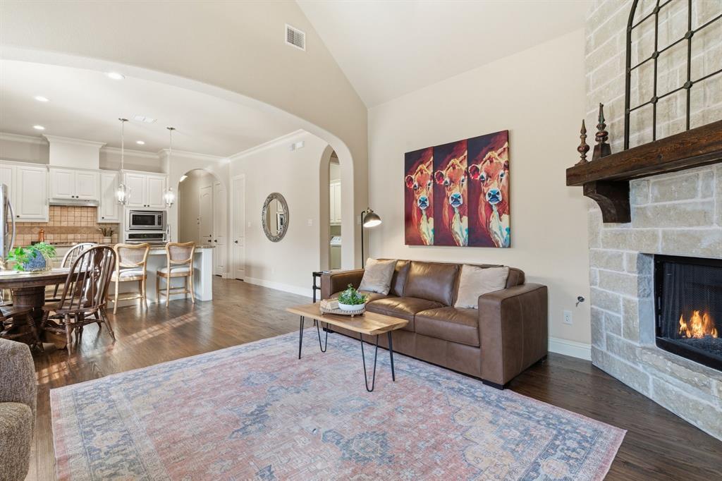 Whispering Oaks Lake Dallas - Residential