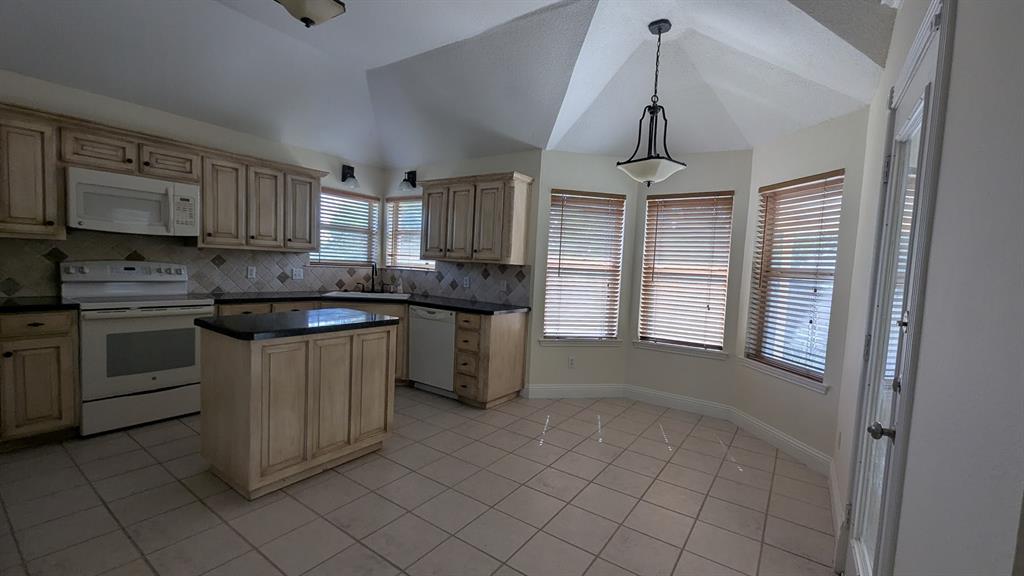 929 Meadowcrest Drive