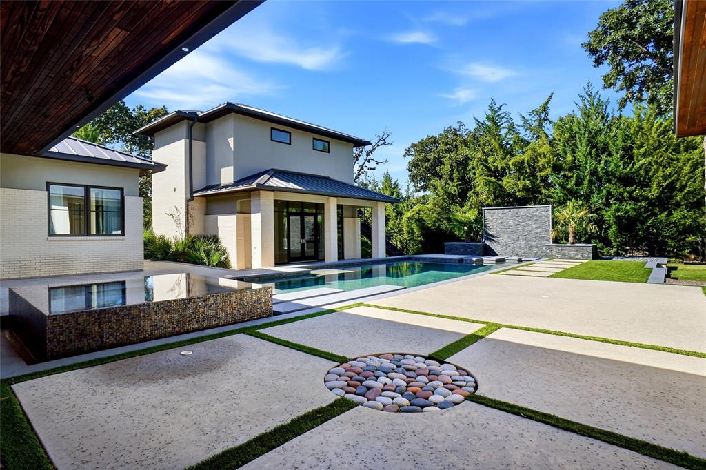 1204 Andre Court