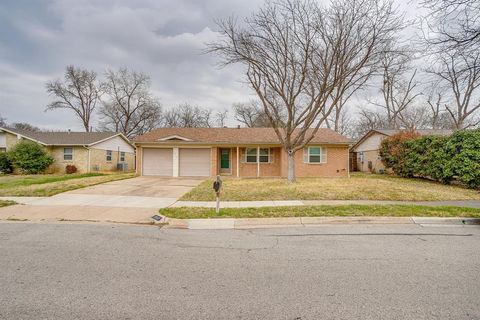 Photo of 5917 Whispering Lane, Watauga, TX 76148 (MLS # 21200354)