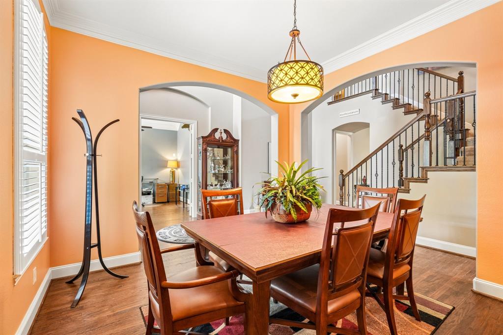 812 Moss Cliff Circle