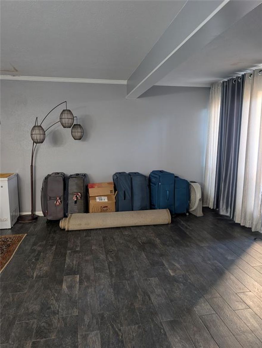 Motivator seller!   Great property that is convience to Lovefield Airport,  DFW Airport and Downtown Dallas.   It features the master bedroom downstairs.  It is on a bus line with and both  the elementary and middle schools are within walking distances.