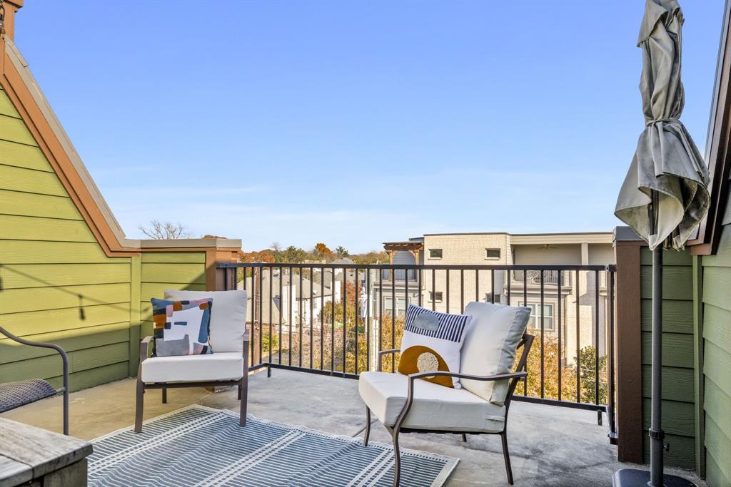 Alta Vista West Twnhm Condo - Residential