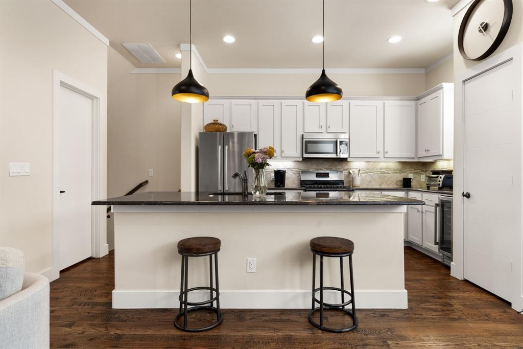 Alta Vista West Twnhm Condo - Residential