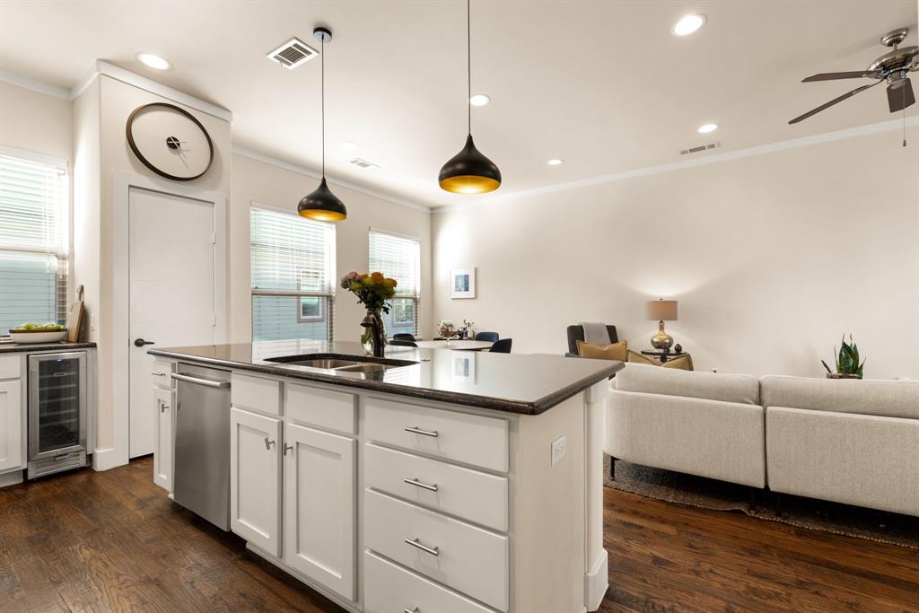 Alta Vista West Twnhm Condo - Residential