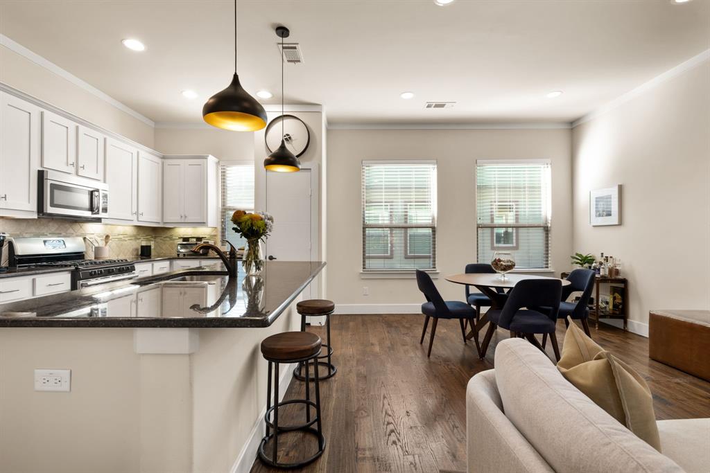 Alta Vista West Twnhm Condo - Residential