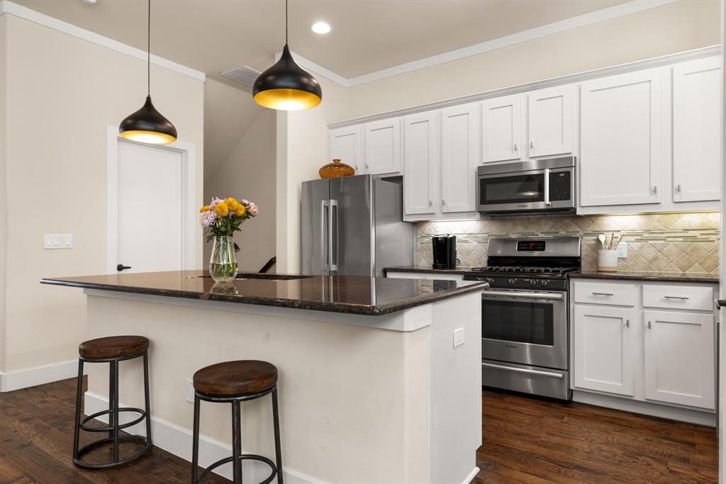 Alta Vista West Twnhm Condo - Residential