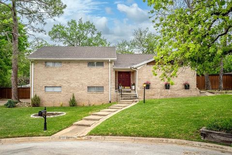 632 Caduceus Court Hurst TX 76053