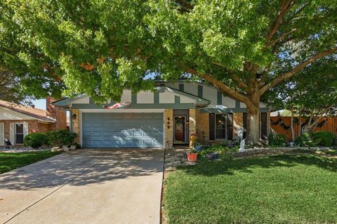 Photo of 2909 Oakridge Drive, Bedford, TX 76021 (MLS # 21110651)
