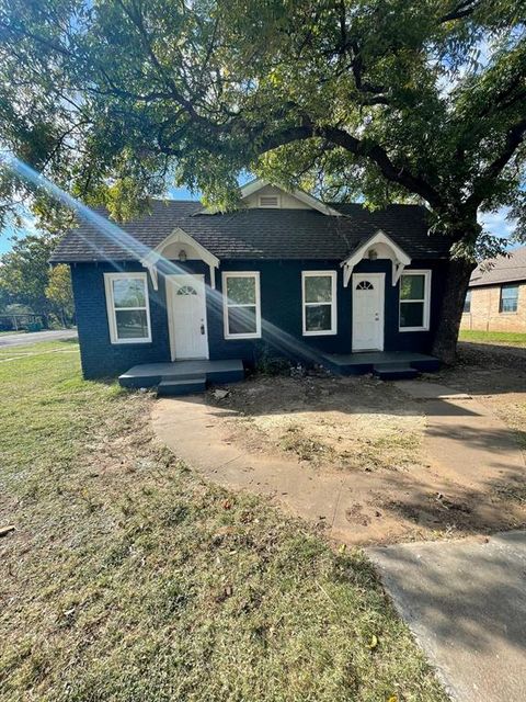 Photo of 516 S Nueces, Coleman, TX 76384 (MLS # 21201256)