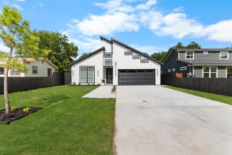 Photo of 3811 Harlingen Street, Dallas, TX 75212 (MLS # 21313005)