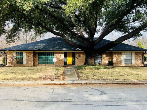 809 Brook Hollow Street Brownwood TX 76801