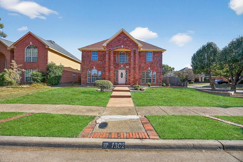 Photo of 1302 Boyd Street, Cedar Hill, TX 75104 (MLS # 21113042)