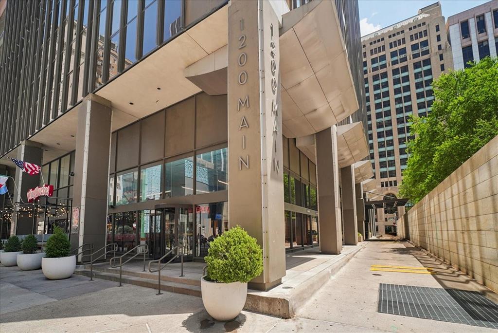 1200 MAIN Street 2108