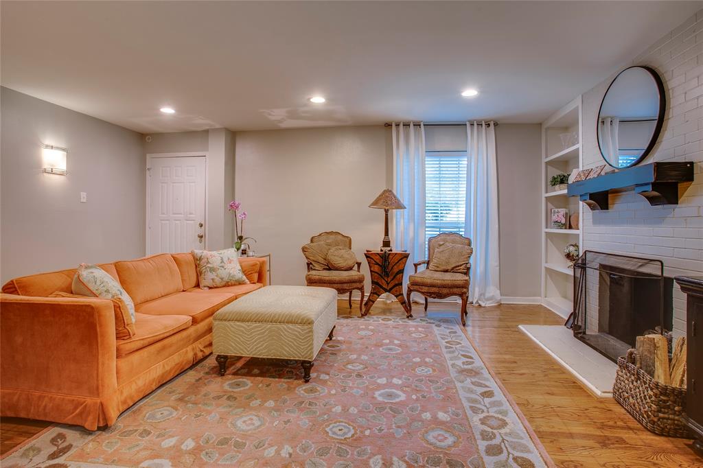 Royal Knoll Condominiums - Residential