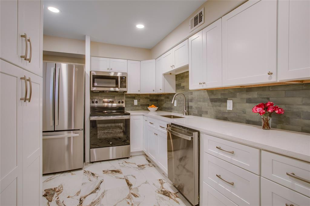 Royal Knoll Condominiums - Residential