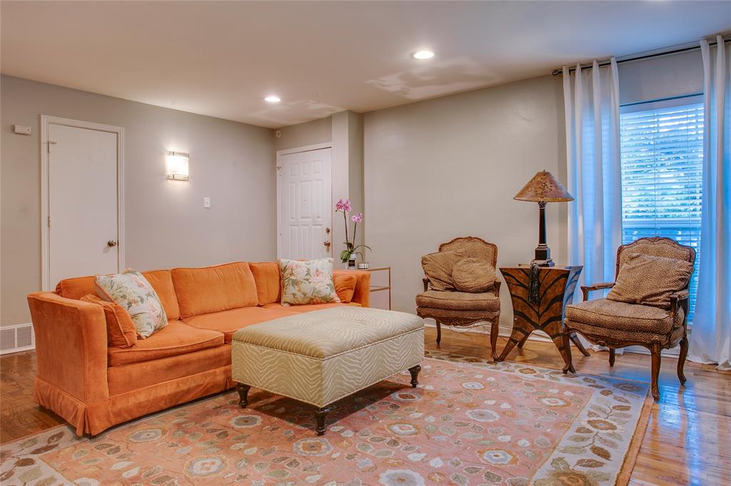 Royal Knoll Condominiums - Residential