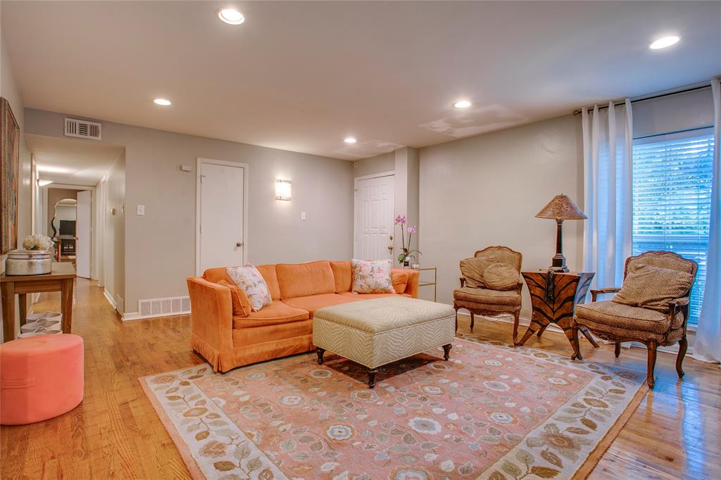 Royal Knoll Condominiums - Residential