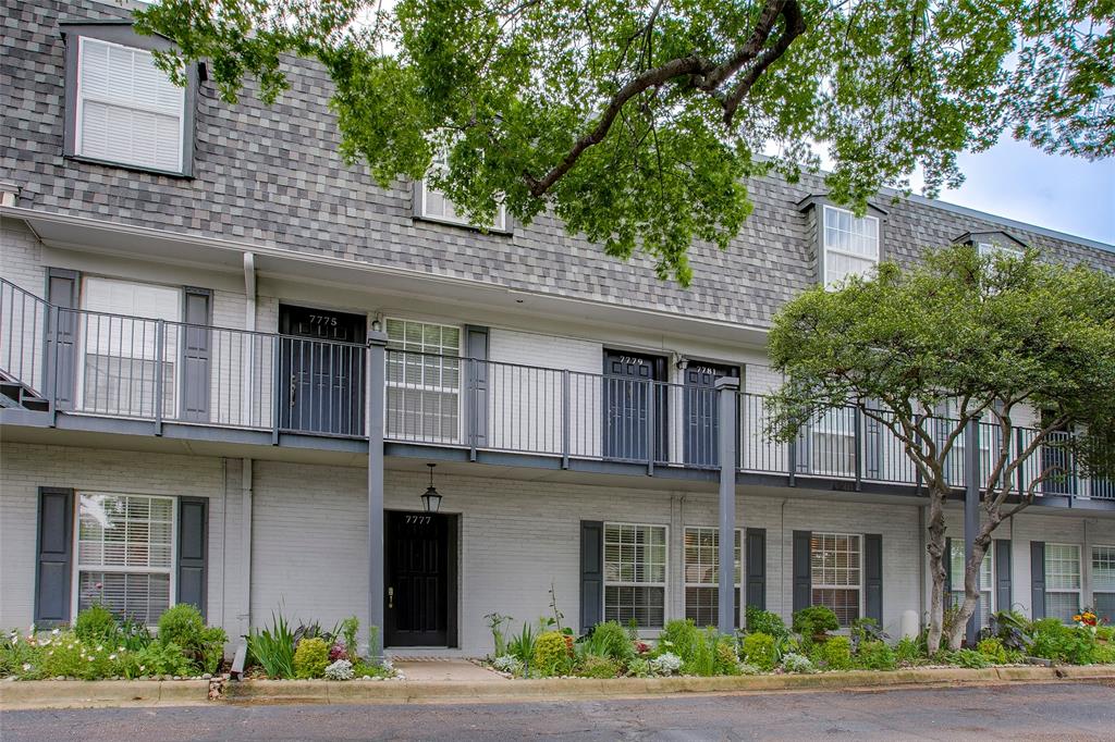 Royal Knoll Condominiums - Residential