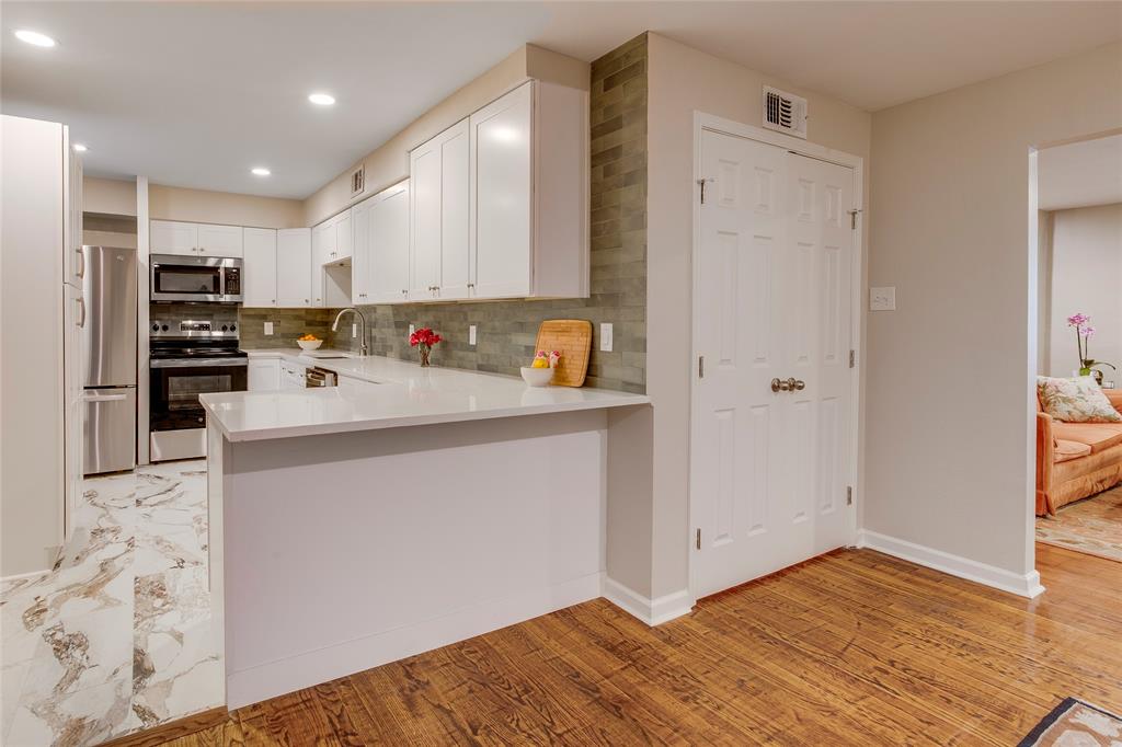 Royal Knoll Condominiums - Residential