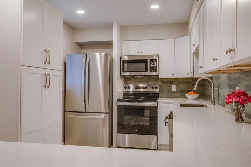 Royal Knoll Condominiums - Residential