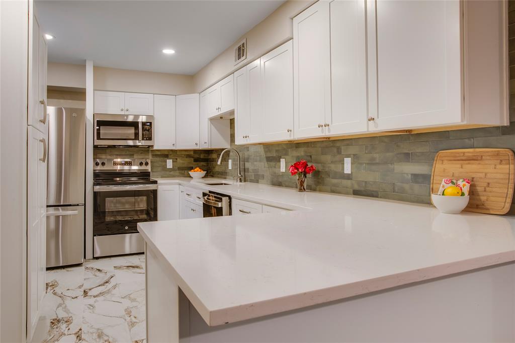 Royal Knoll Condominiums - Residential