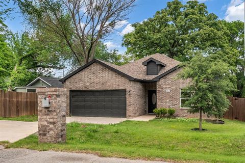 Photo of 2315 W Bond Street, Denison, TX 75020 (MLS # 21268560)