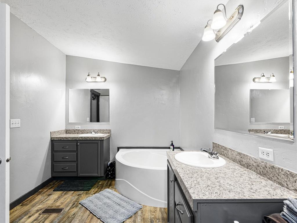 Cleburne, Texas 76031, United States, 4 Bedrooms Bedrooms, ,2 BathroomsBathrooms,Residential,Active,145749