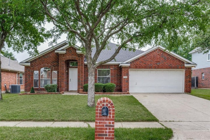 Photo 1 of 12 — 7104 Sunburst Trail, Denton, TX 76210