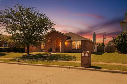 Photo of 1838 Sierra Trail, Lancaster, TX 75146 (MLS # 21266298)