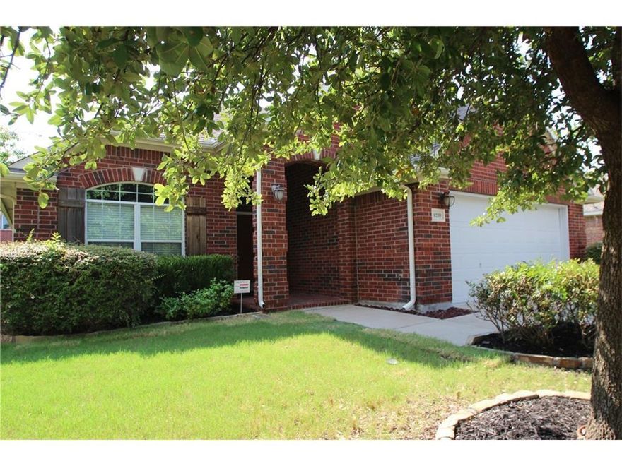 Absolutely stunning one story home! Crossing the threshold 21 ft. dynamic foyer to beautiful living area w engineered hardwoods. Gorgeous kitchen with granite countertops and custom backsplash, ceramic tile floors. Newish stainless appliances, gas range. Refrigerator included. Spacious master suite w garden tub and separate shower. Extra insulation & radiant barrier in attic. High tech thermostat to maximize control. Enjoy a nice walk to the community pool. Lawn mowing and organic lawn fertilization services included at no additional cost. Highly sought after Frisco ISD. Excellent location convenient to Dallas North Tollway, Legacy business corridor, DFW, shopping and much more!