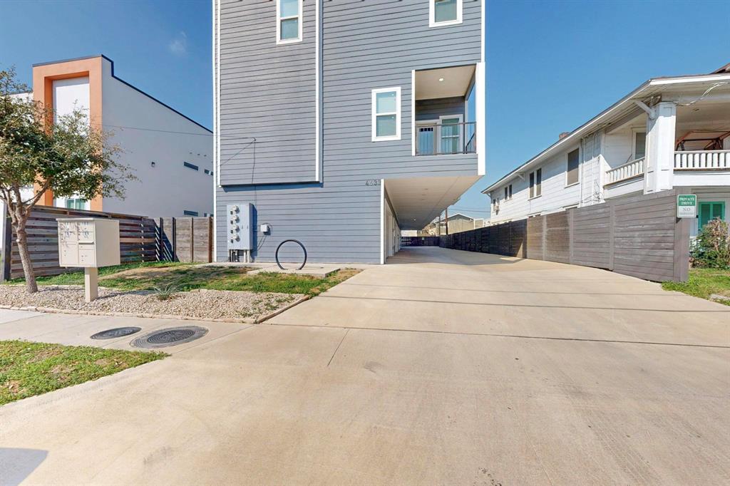 4633 Virginia Avenue 103