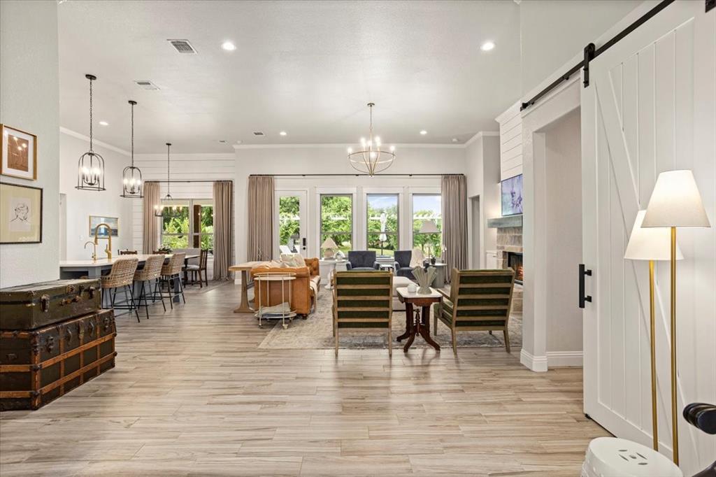 1025 Twin Oak Trail