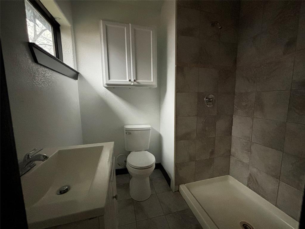 Ennis-Dvv - Residential Lease