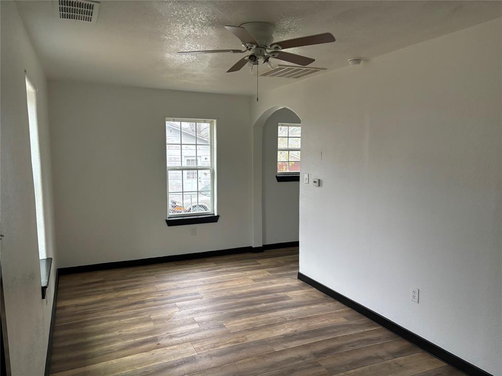 Ennis-Dvv - Residential Lease