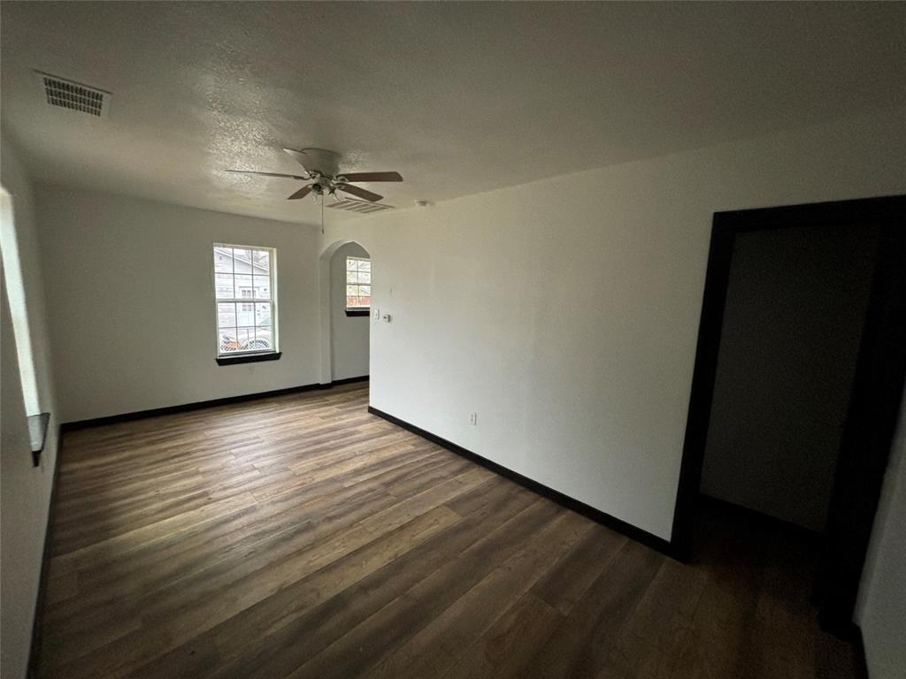 Ennis-Dvv - Residential Lease