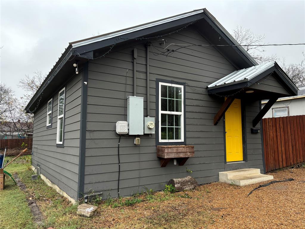 Ennis-Dvv - Residential Lease