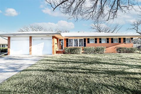 Photo of 1403 Hulme Street, Bowie, TX 76230 (MLS # 21173556)