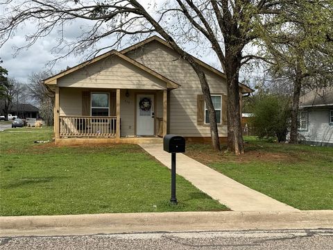 Photo of 315 Water Street, Whitesboro, TX 76273 (MLS # 21199817)