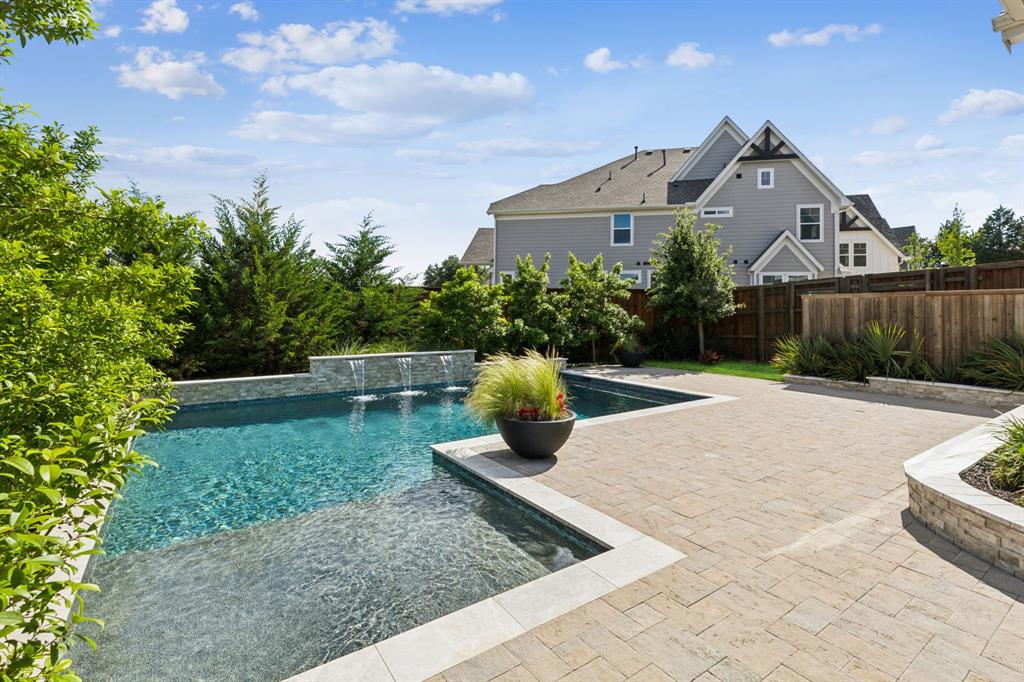 1609 Colonnade Court