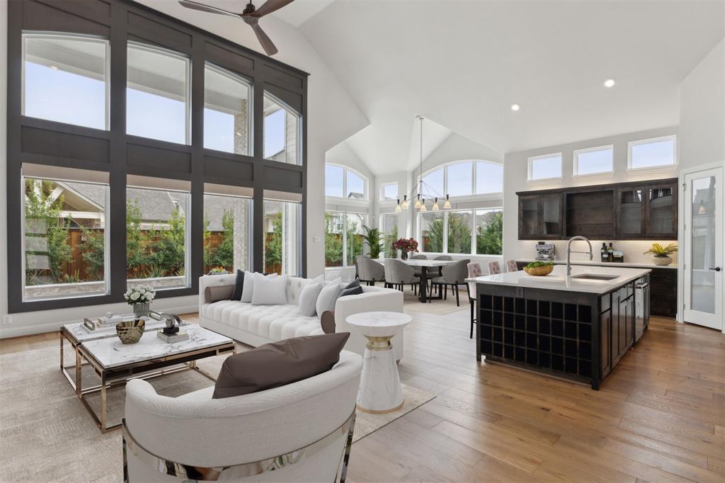 1609 Colonnade Court